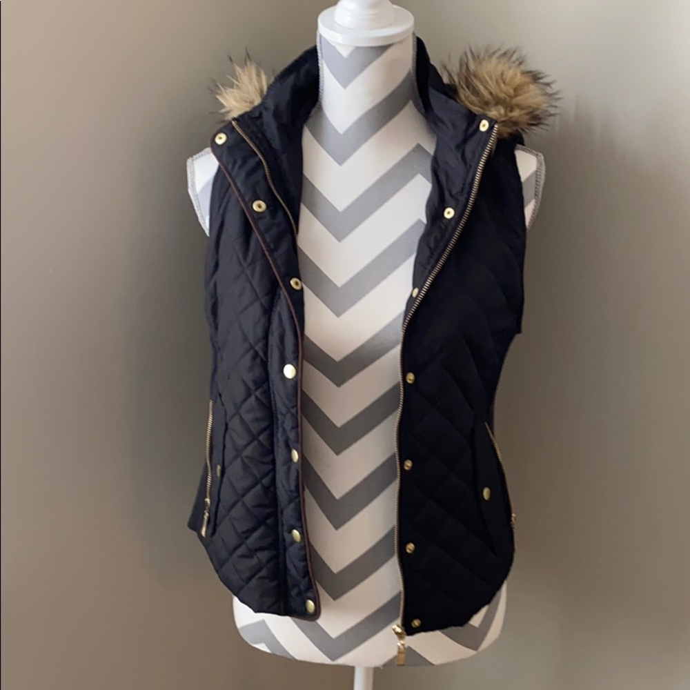 Women’s faux fur vest size small